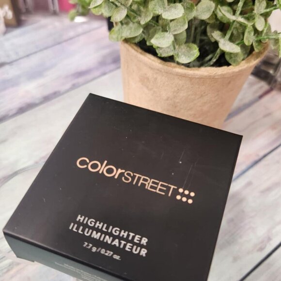 Color Street Highlighter- Celebrity - Picture 4 of 5